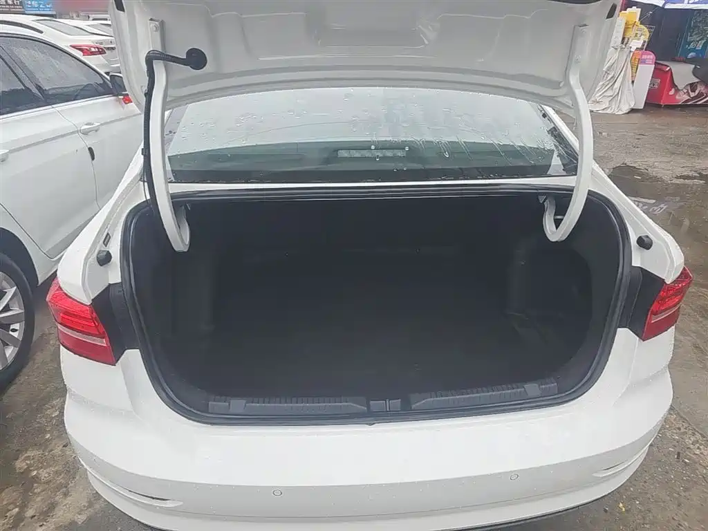 Volkswagen Lavida 2021 1.5L Auto Comfort Edition фото 19