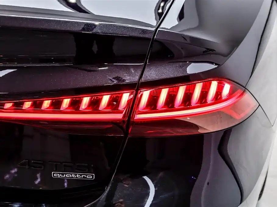 Audi A7L 2024 45 TFSI quattro Black Warrior Edition фото 11