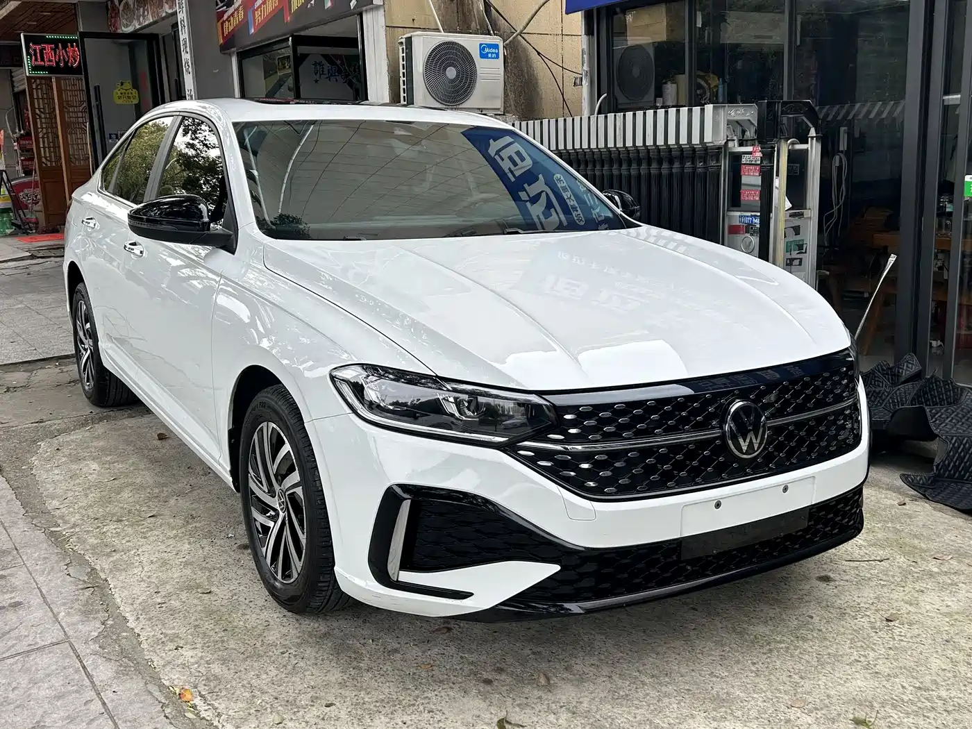 Volkswagen Lavida 2024 Model 300TSI DSG Starlight Full Comfort Edition фото 2