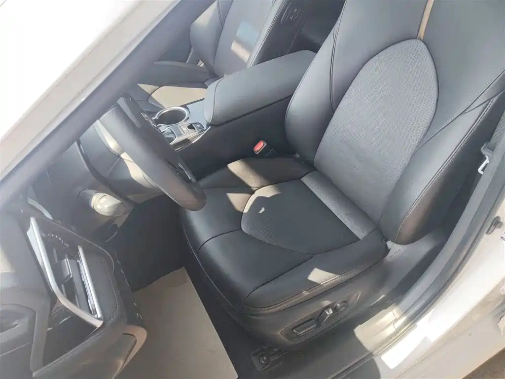 Toyota Camry 2021 2.0G Luxury Edition фото 10