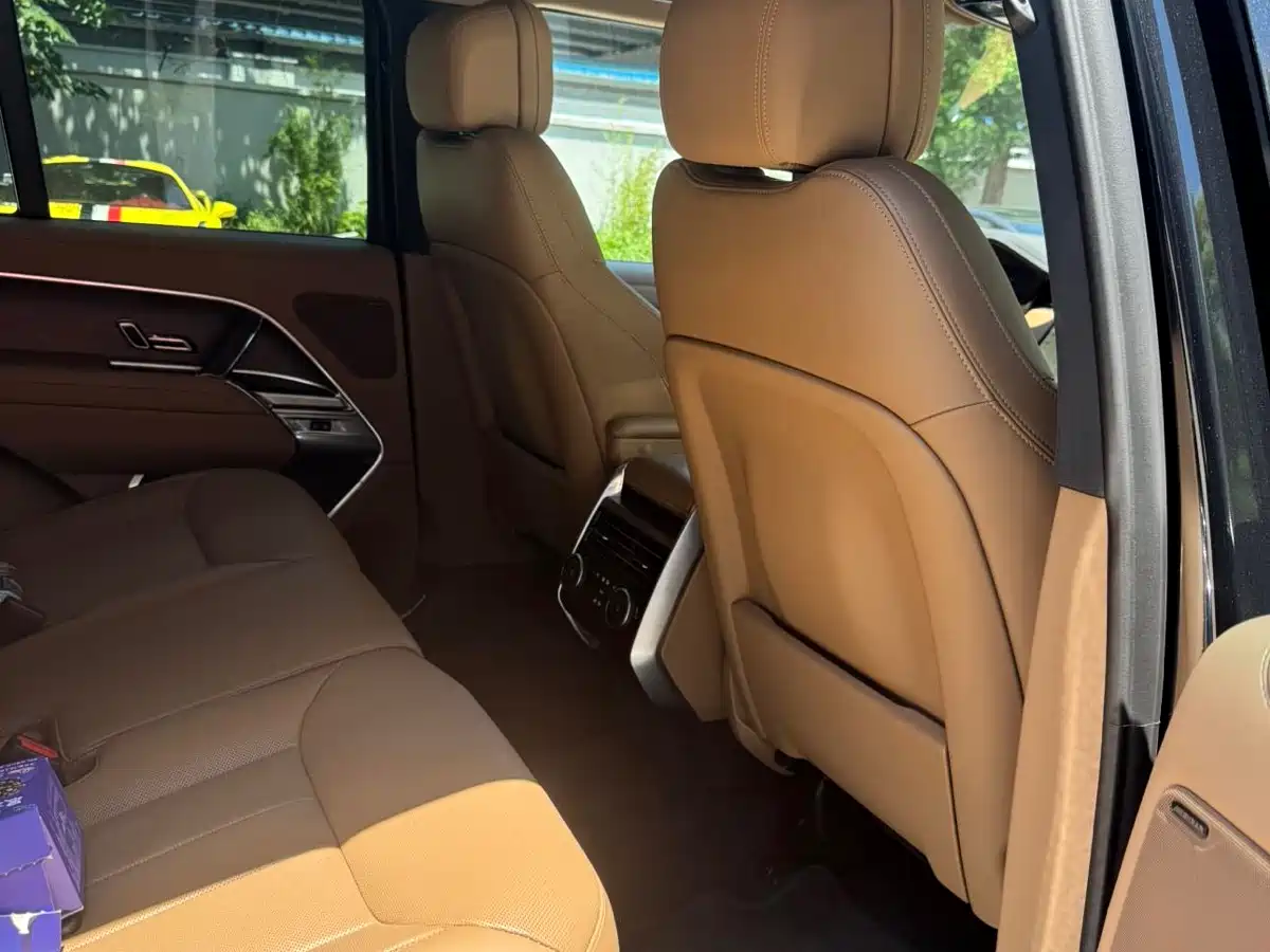 Land Rover Range Rover 2025 3.0 L6 360PS Golden Age Edition фото 6