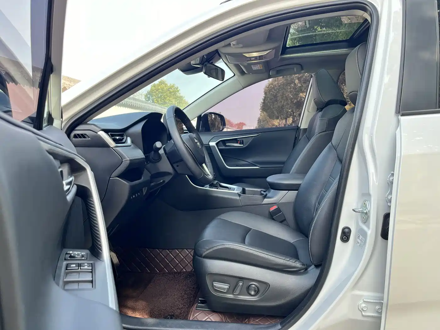 Toyota RAV4 Rongfang 2024 2.0L CVT FWD Style Plus Edition фото 6