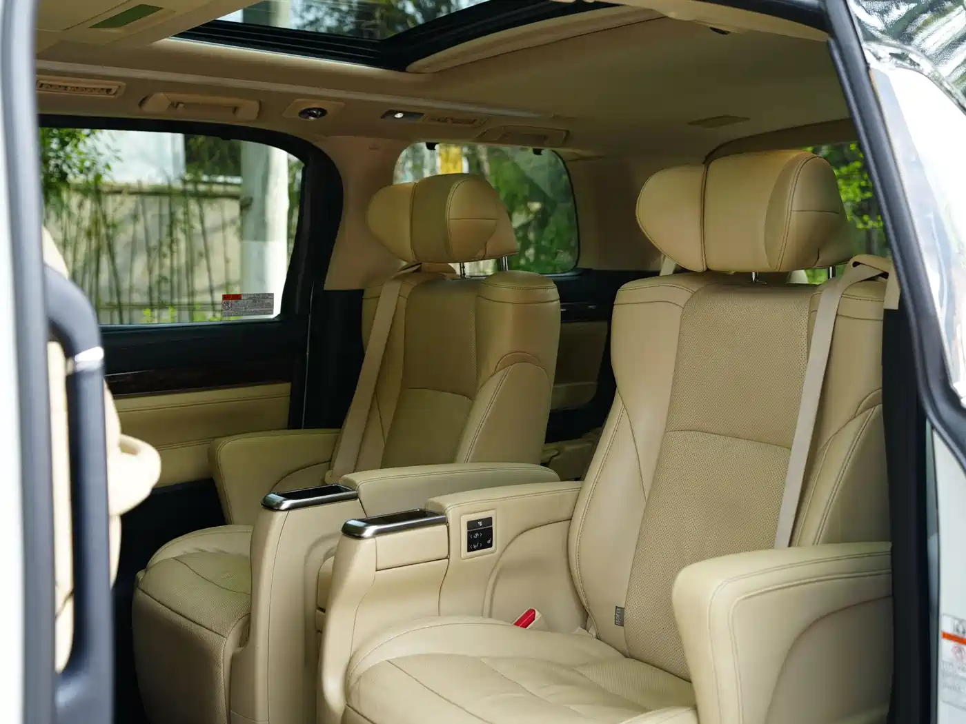 Toyota Alphard 2018 Facelift 3.5L Luxury Edition фото 4
