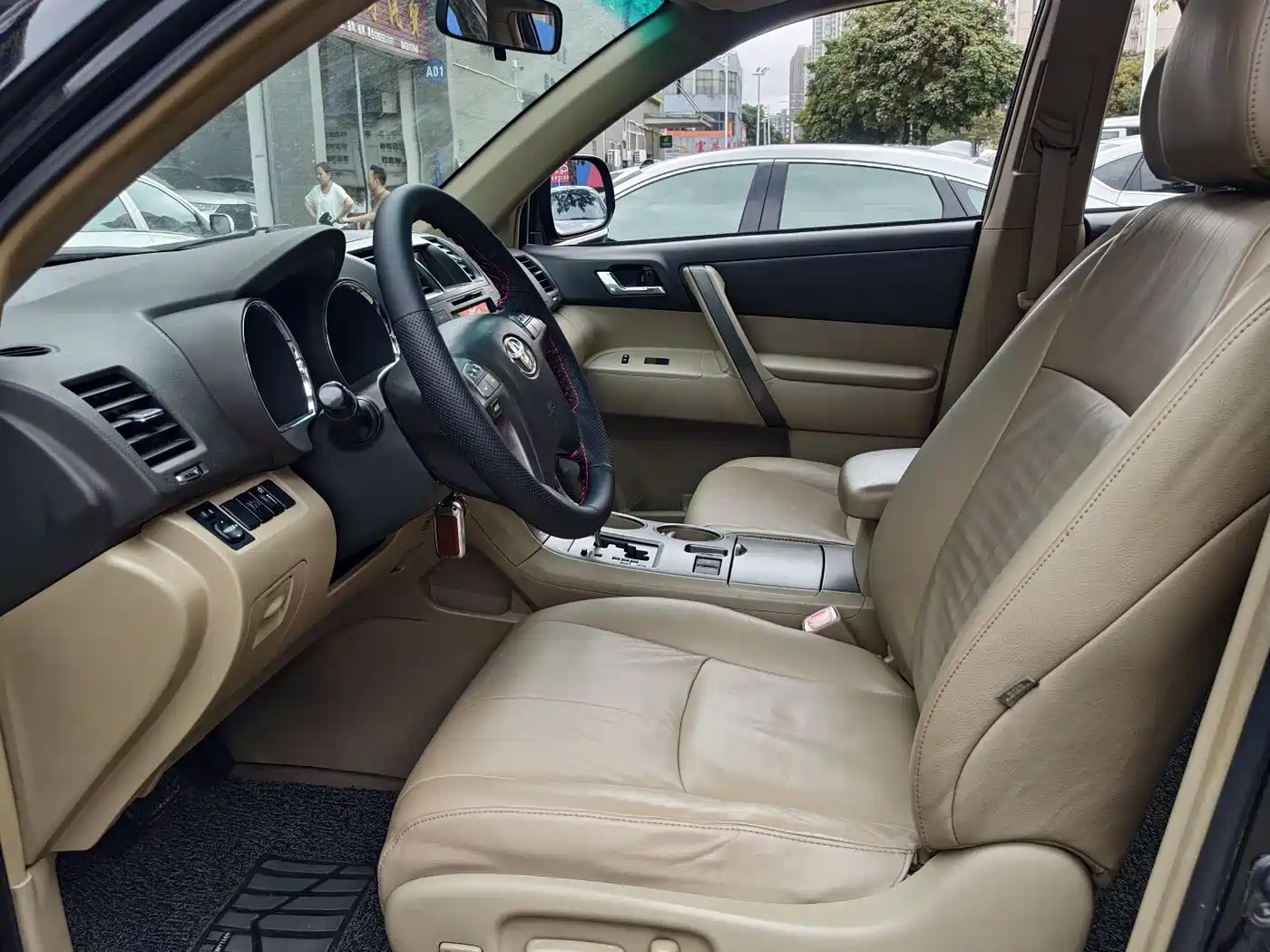 Toyota Highlander 2011 2.7L 2WD 7-seat Luxury Navigation фото 6
