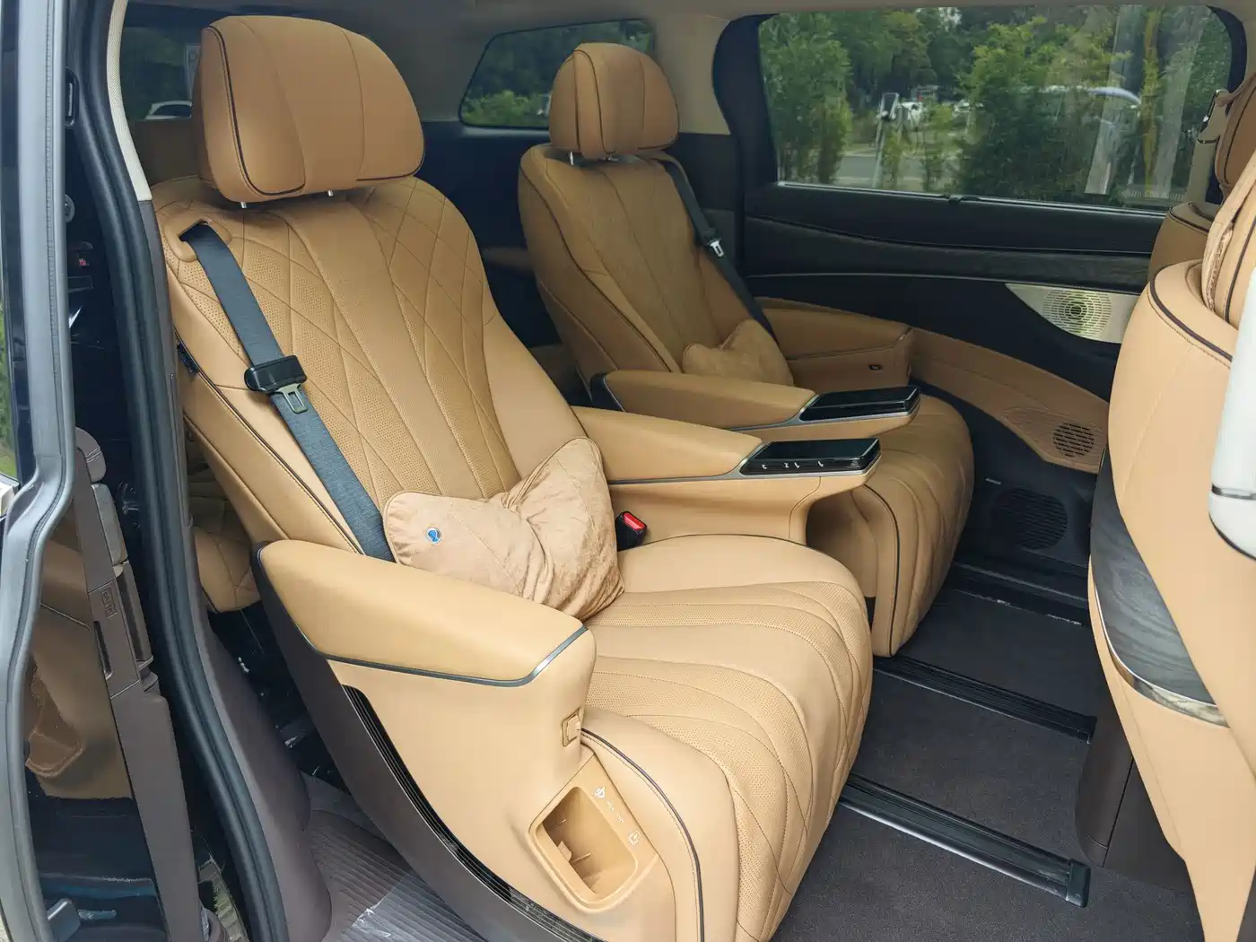 Denza D9 2026 2024 EV 620 Premium