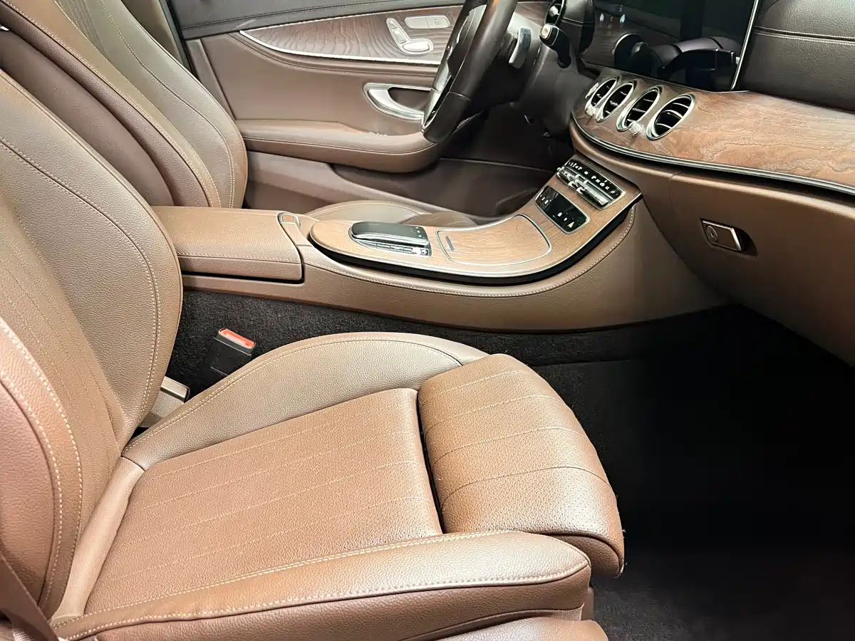 Mercedes-Benz E-Class 2022 E 260 L фото 4