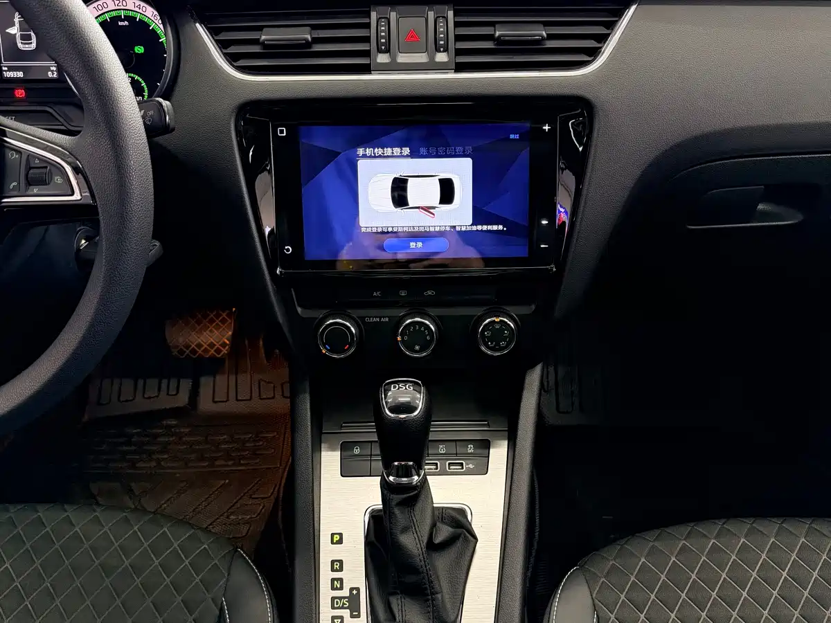 Škoda Octavia 2019 TSI280 DSG Smart Drive Luxury Edition China VI фото 23