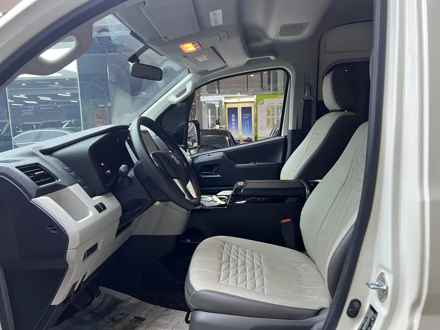 Toyota HIACE 2024 2021 3.5L Automatic 7-Seater