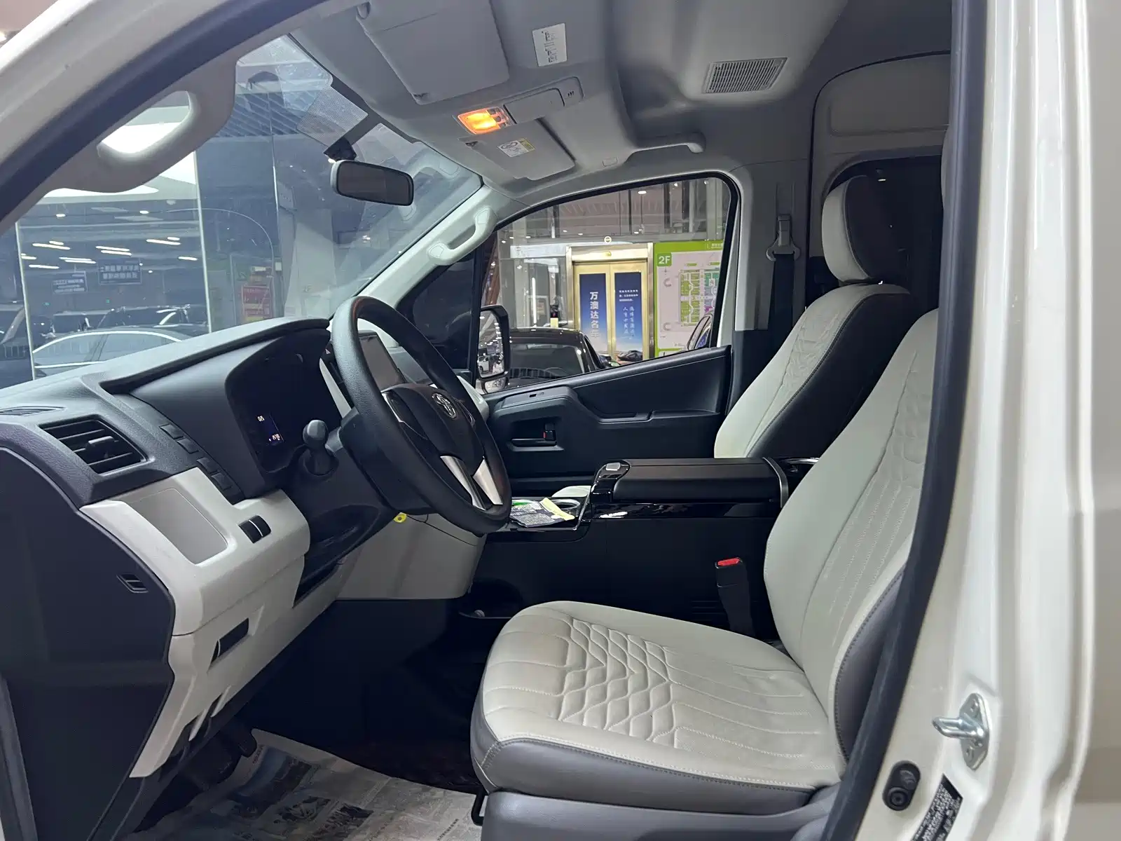 صورة 7 - Toyota HIACE