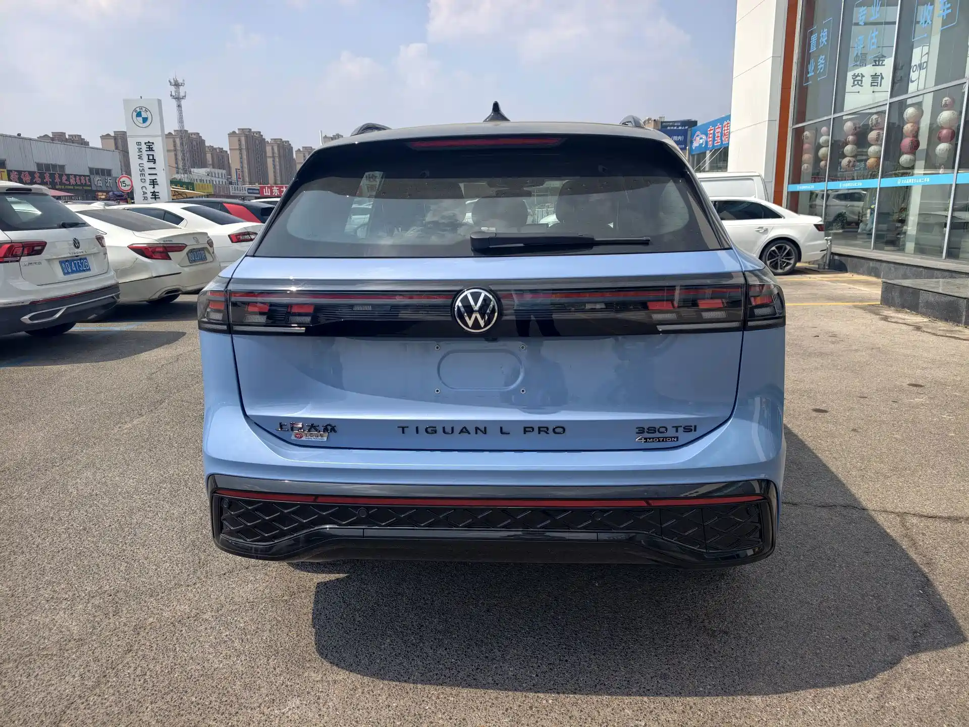 Photo 3 - Volkswagen Tiguan L