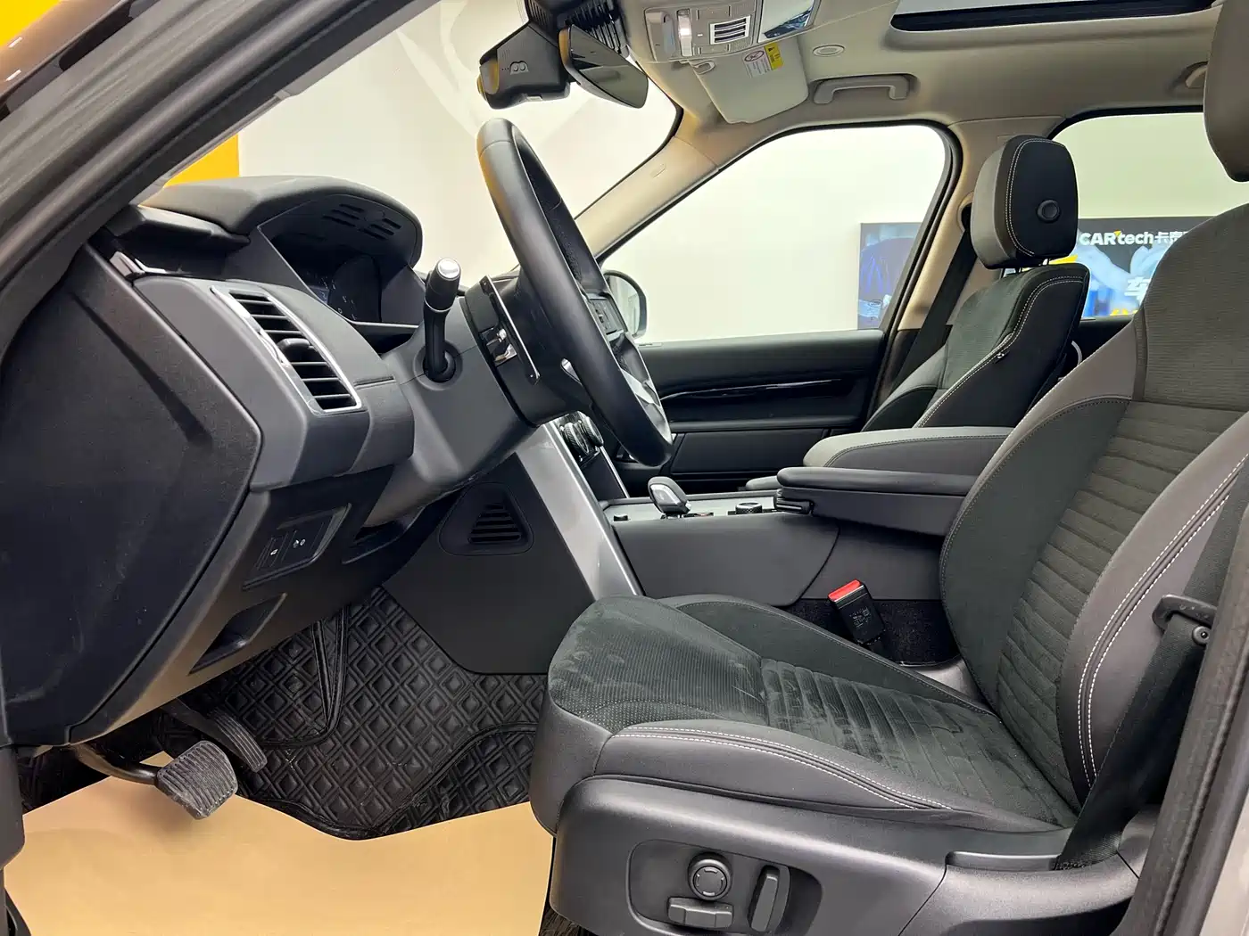 Land Rover Discovery 2024 Model 360PS S фото 3
