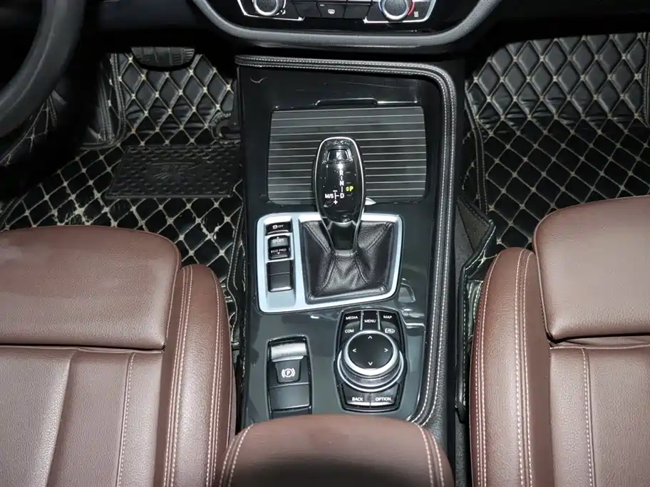 BMW 1 Series 2023 125i M Sport Shadow Edition фото 15
