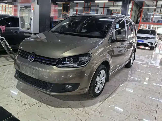 VOLKSWAGEN TOURAN
