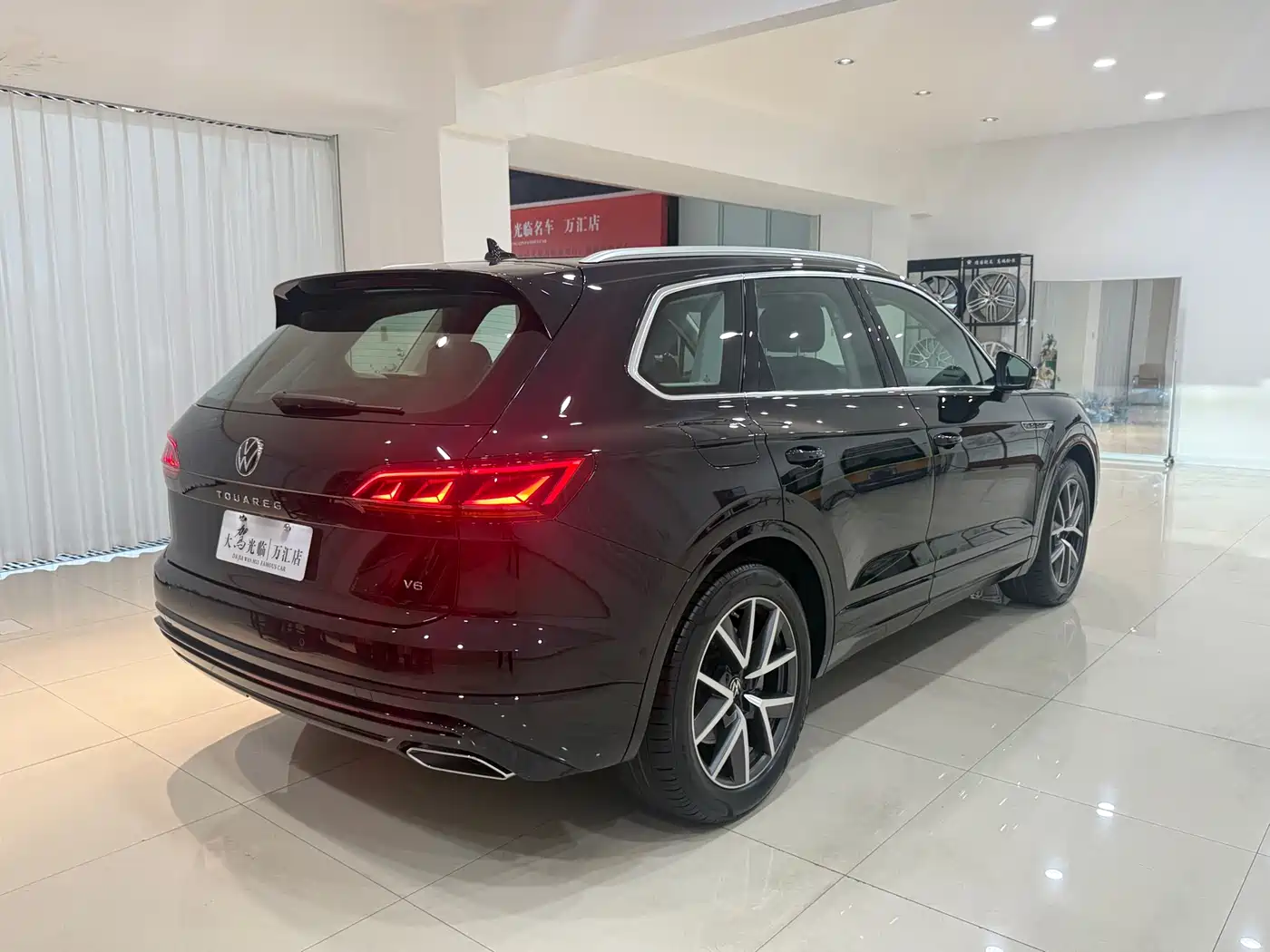 VOLKSWAGEN TOUAREG
