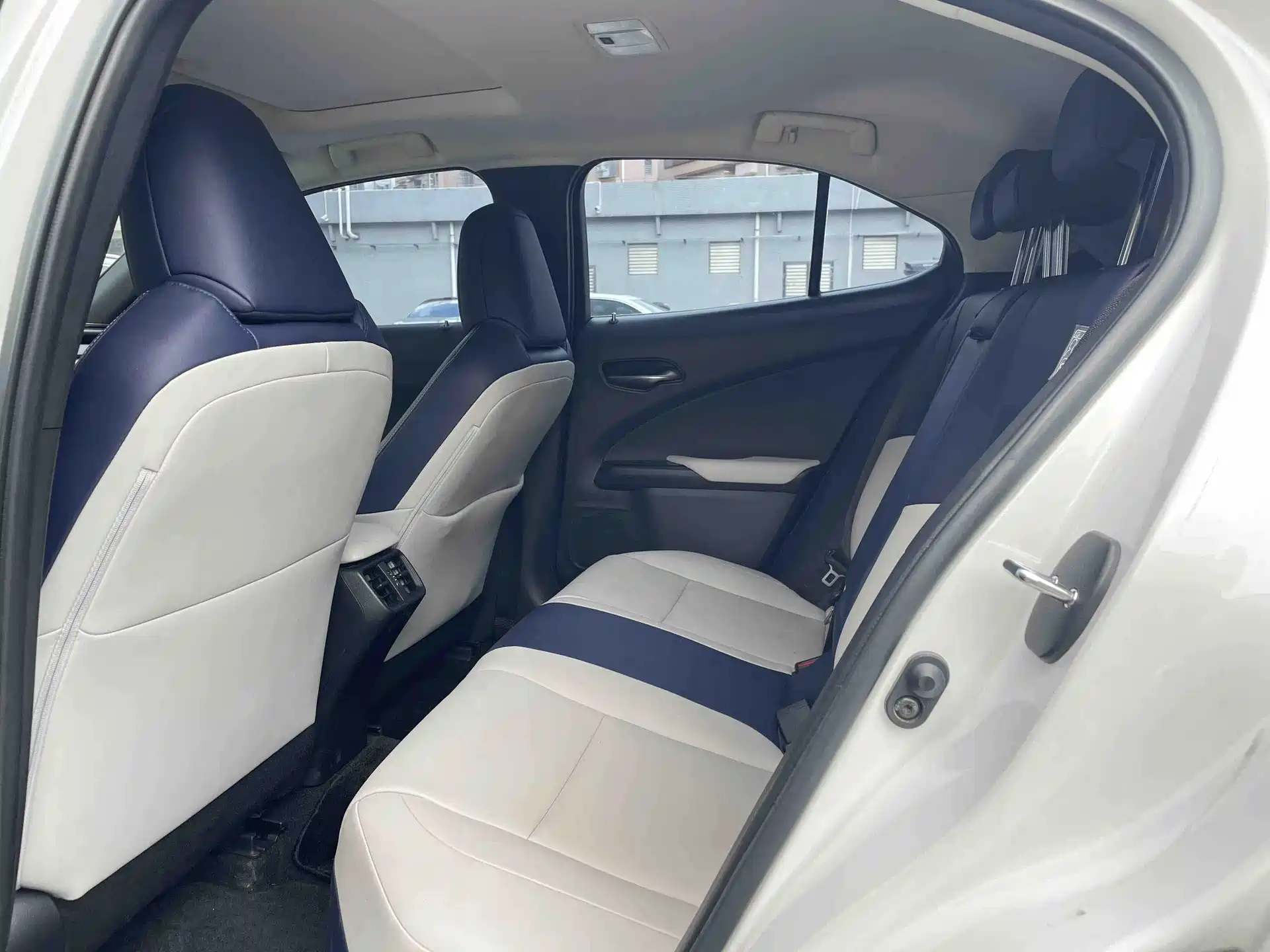 Photo 5 - Lexus UX