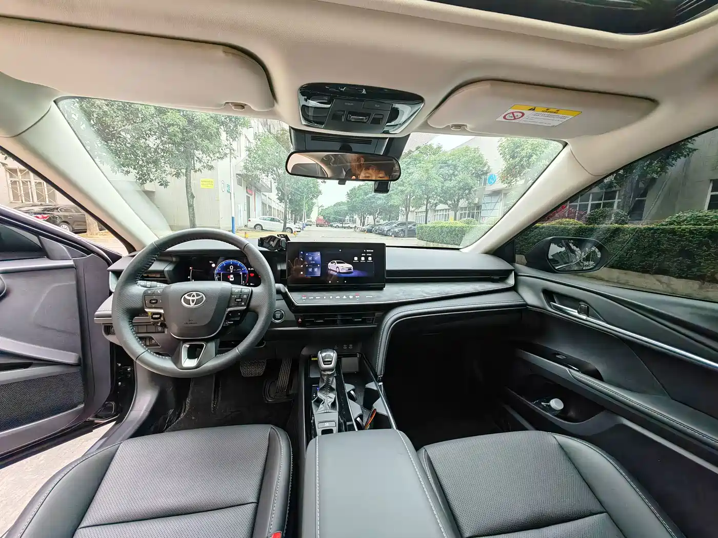 Фото 4 - Toyota Camry