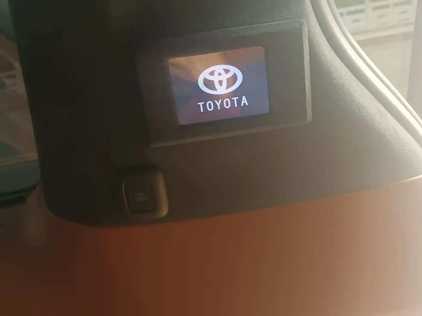 Toyota Sienna 2011 2.7L 2WD Automatic фото 16