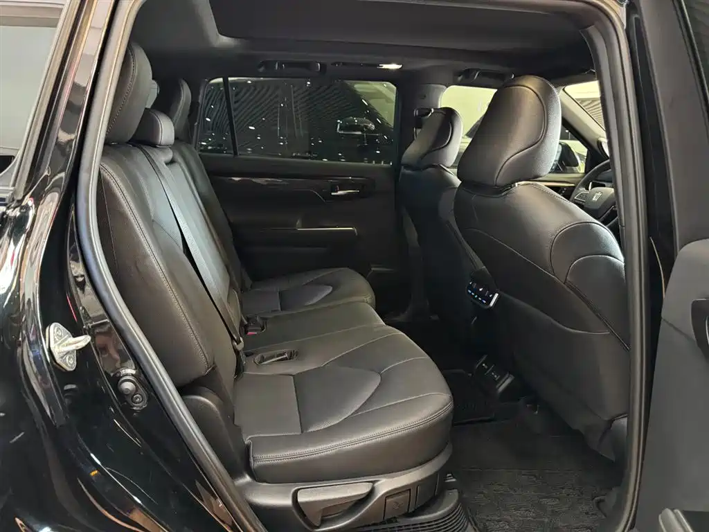 Toyota Crown Kluger 2022 2.5L HEV 4WD Flagship Edition фото 18