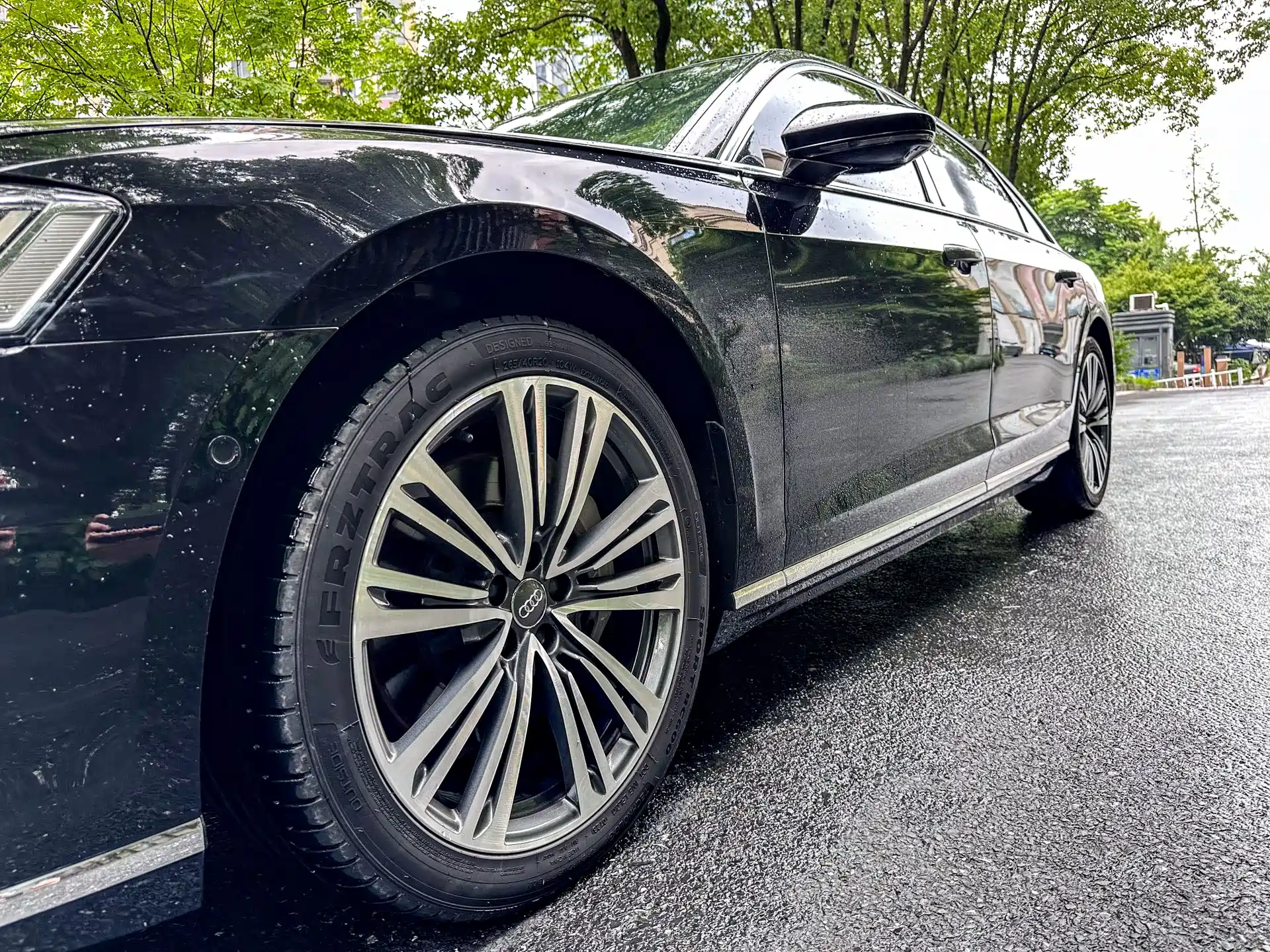 Фото 5 - Audi A8