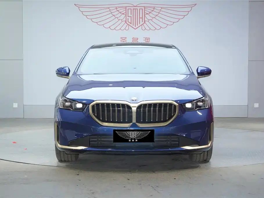 BMW 5 Series 2024 530Li Premium Luxury Package фото 2