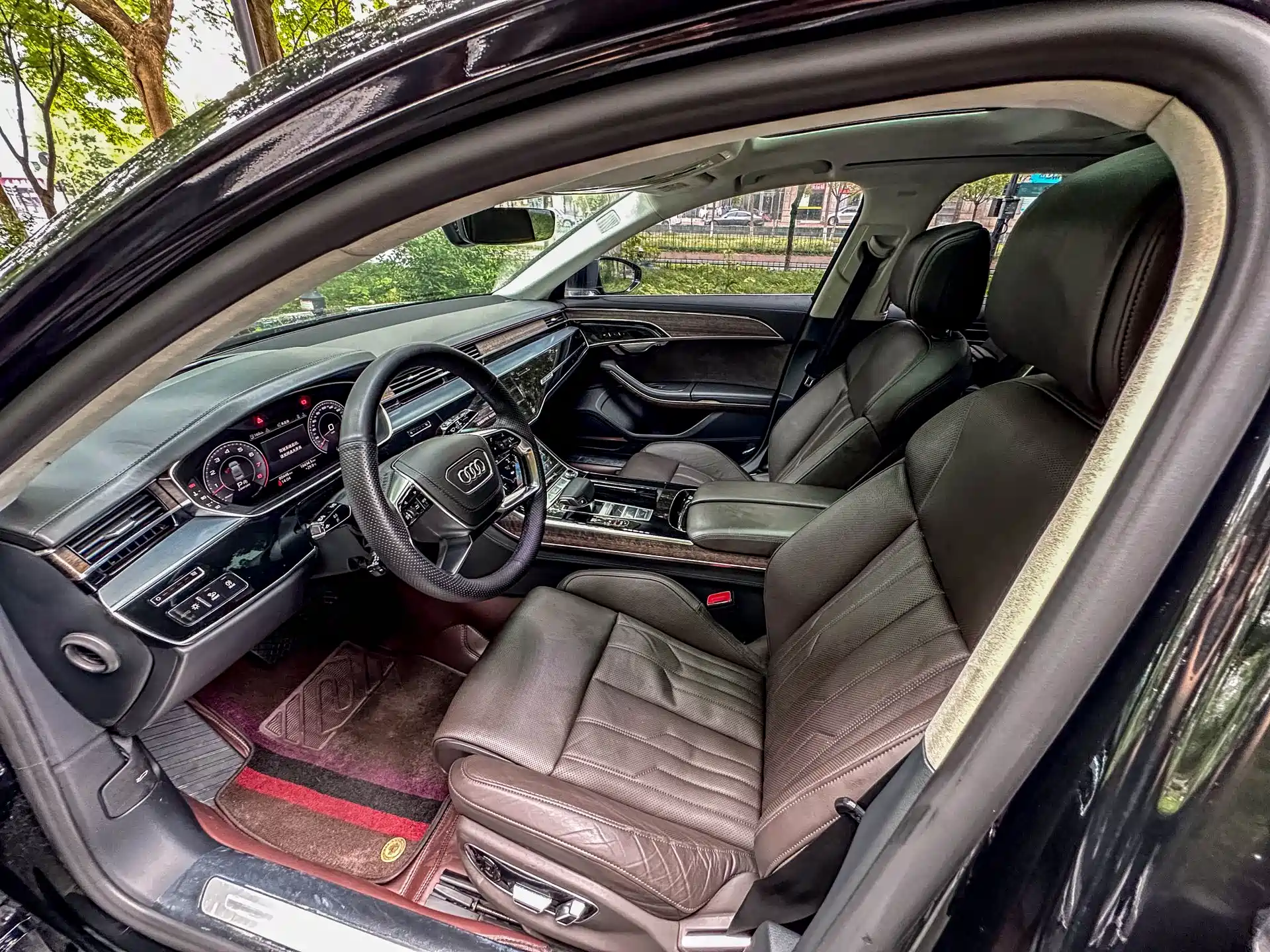 Фото 9 - Audi A8