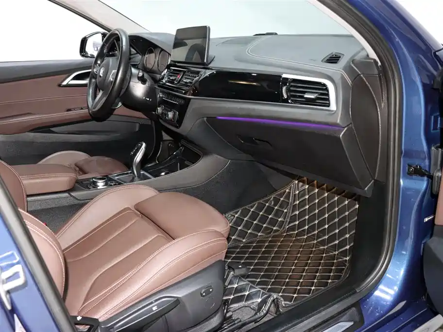 BMW 1 Series 2023 125i M Sport Shadow Edition фото 8