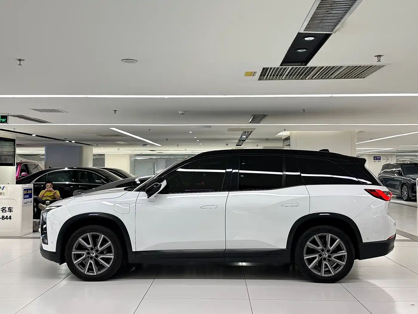 NIO ES8 2019 2018 355KM Base Model 7-Seater Version