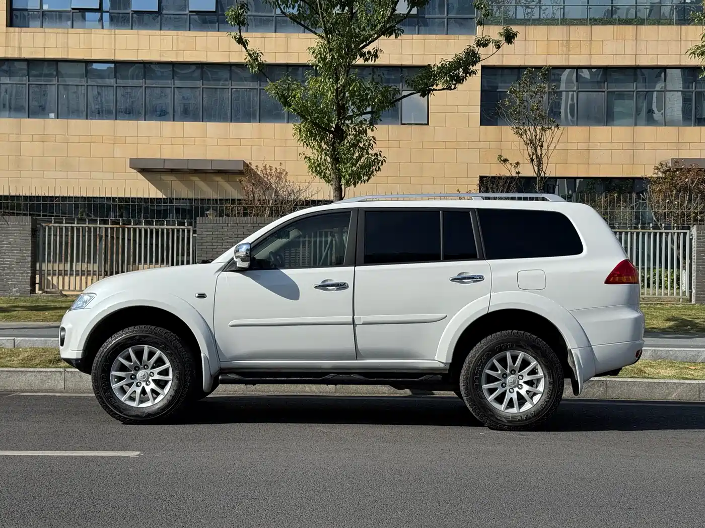 Mitsubishi Pajero Sport 2013 3.0L Automatic 4WD Flagship фото 14