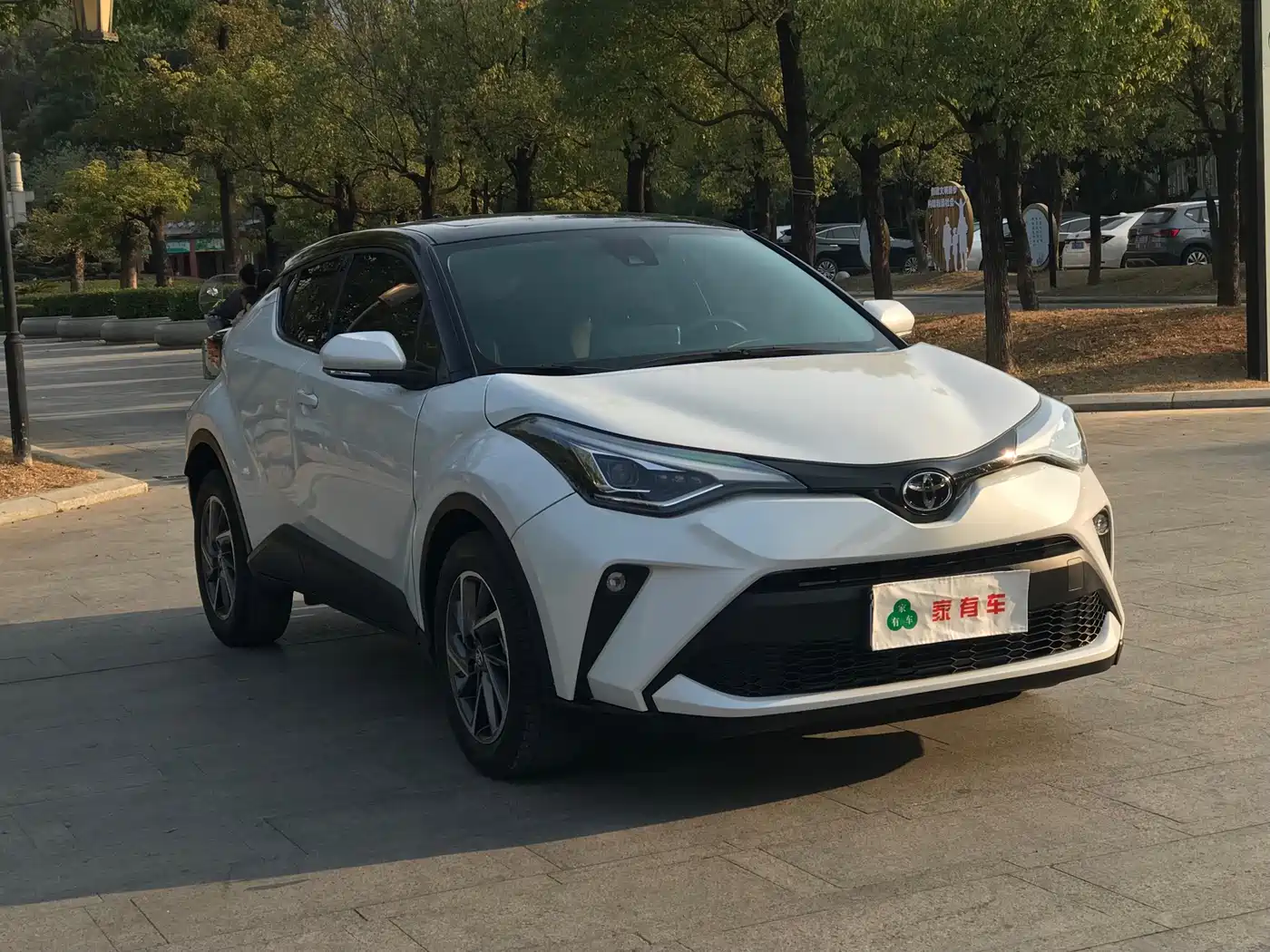 Toyota C-HR 2021 2.0L Luxury Edition фото 3