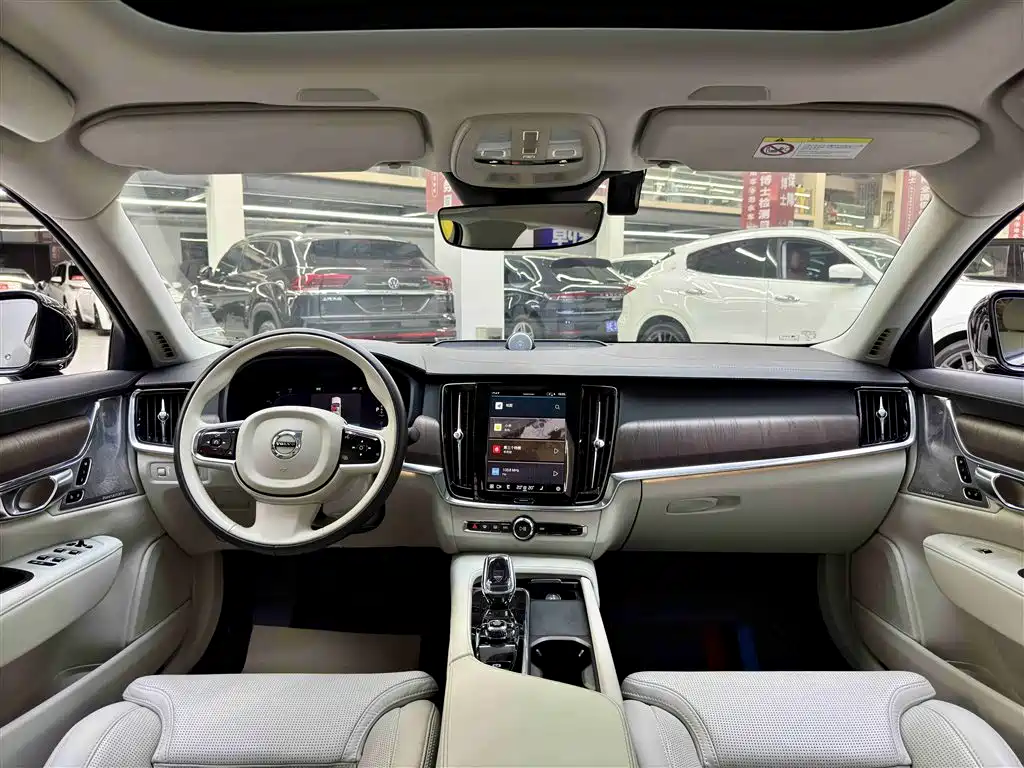 VOLVO S90