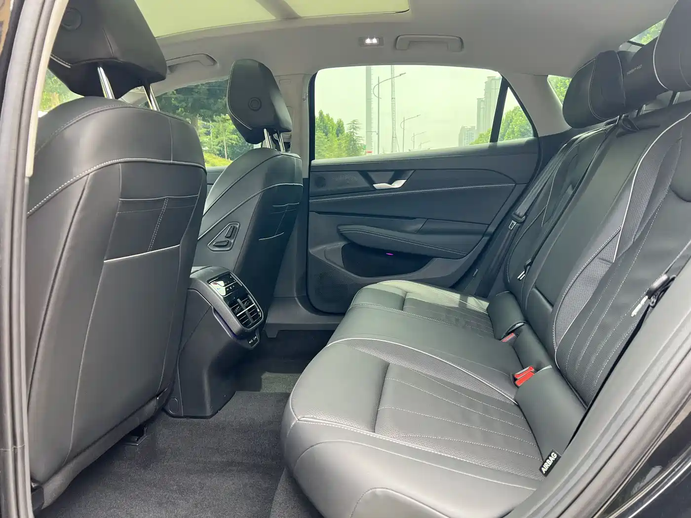 Фото 7 - Volkswagen Passat