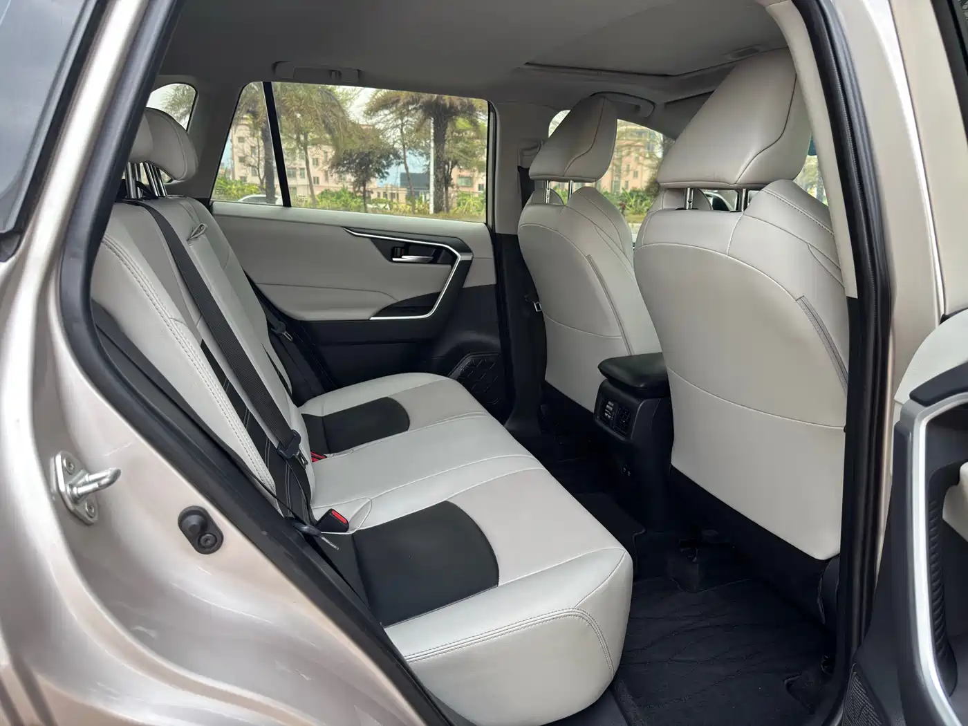 Toyota Wildlander 2020 2.0L CVT AWD Luxury Edition фото 9