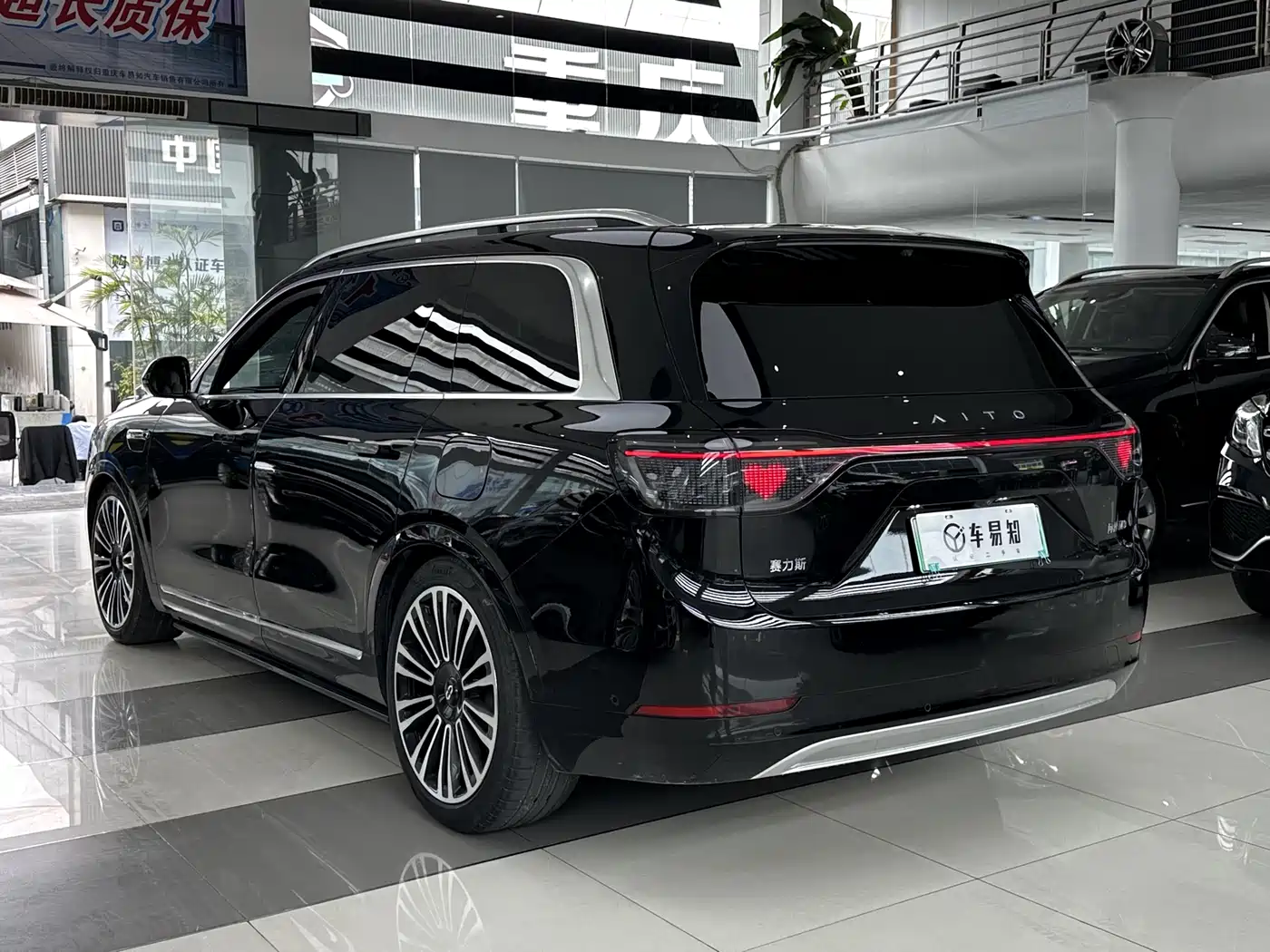 AITO Wenjie AITO M9 2024 Range Extender Max Edition 42kWh 6-seater фото 14