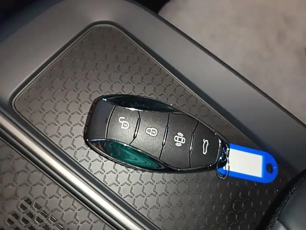 Hongqi EH7 2026 2025 690 Smart Selection Edition