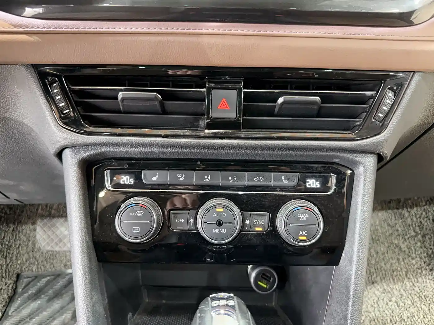 Volkswagen Tharu 2019 Model 280TSI 2WD Flagship Edition China VI фото 16