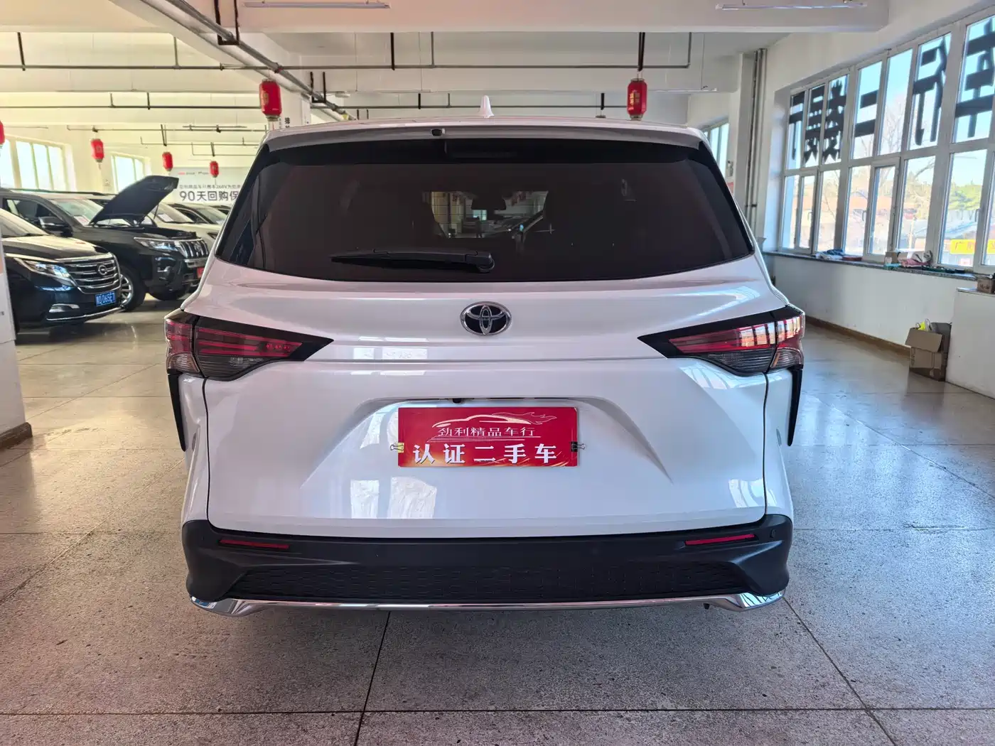 Toyota Granvia 2024 2.5L Hybrid Comfort фото 5