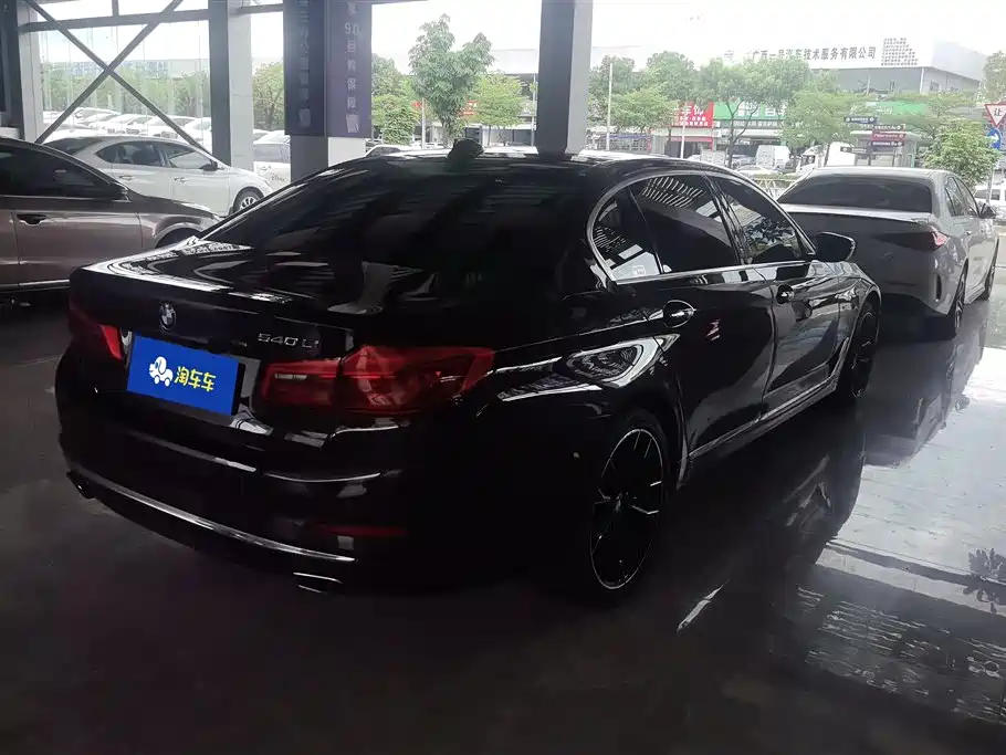 BMW 5 Series 2018 530Li xDrive Luxury Package фото 3