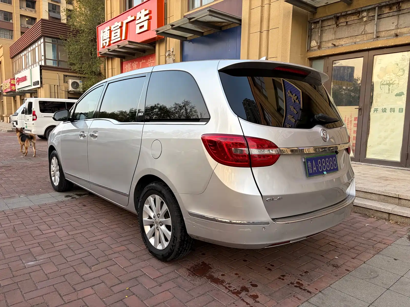 Фото 4 - Buick GL8