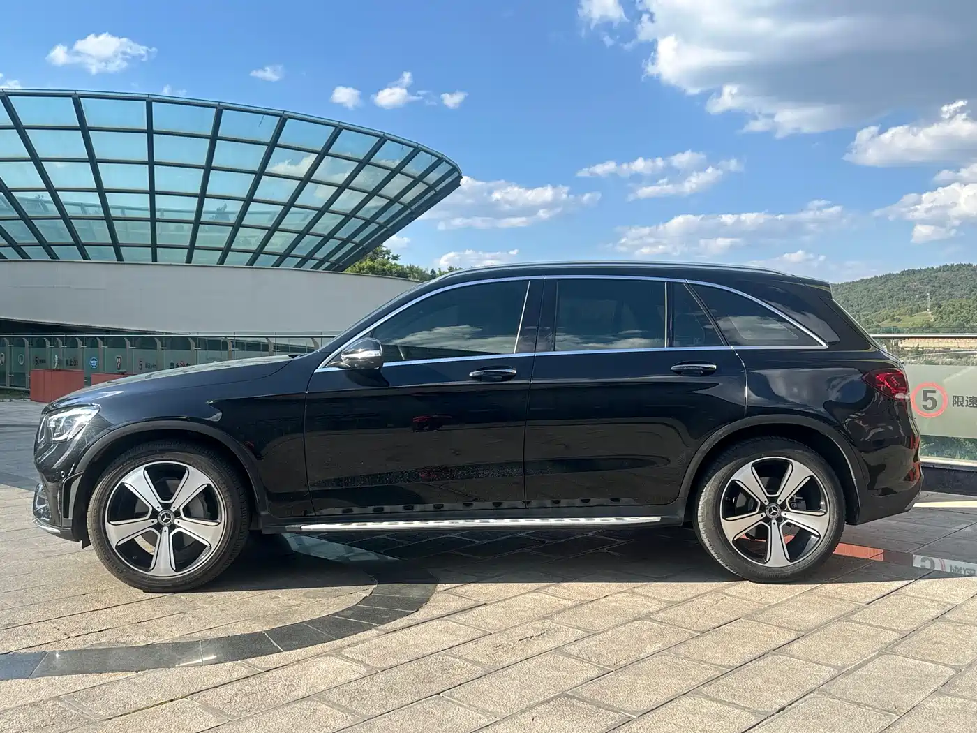 Mercedes-Benz GLC 2020 GLC 300 L 4MATIC Luxury фото 4