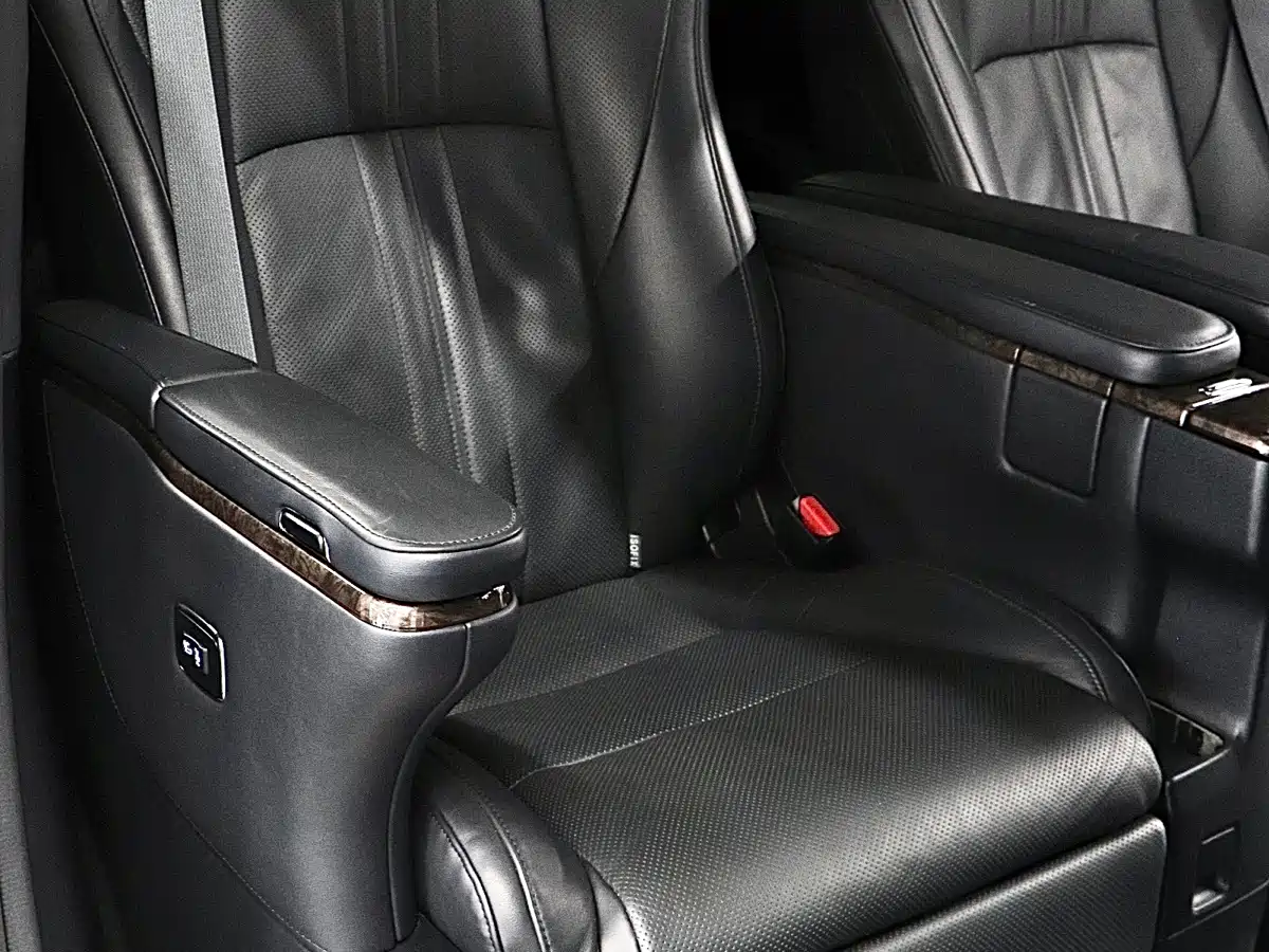Toyota Vellfire 2020 Twin Engine 2.5L HV Premium Edition фото 18