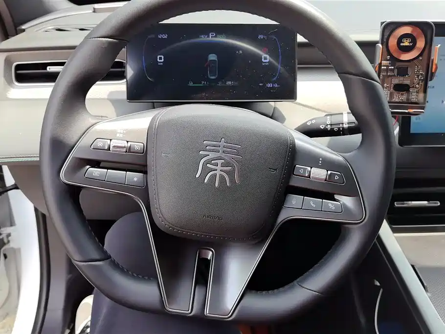 BYD Qin PLUS 2025 DM-i Smart Drive 55KM Leader фото 15