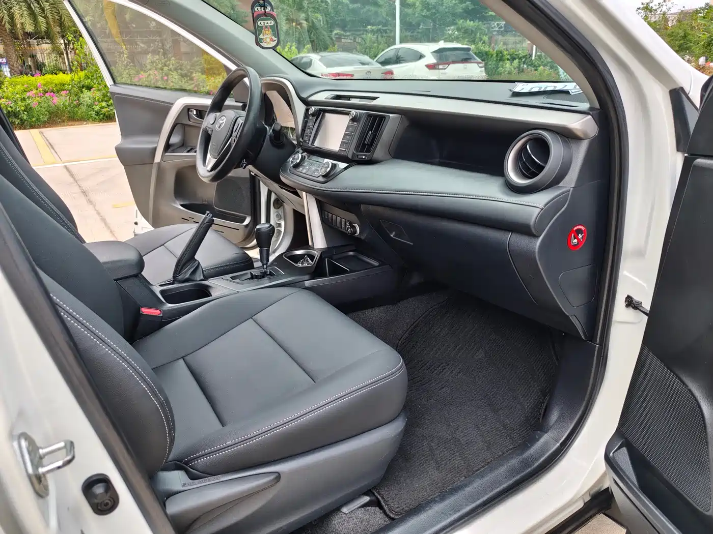 Toyota RAV4 Rongfang 2016 2.0L CVT 2WD Trend (China V) фото 6