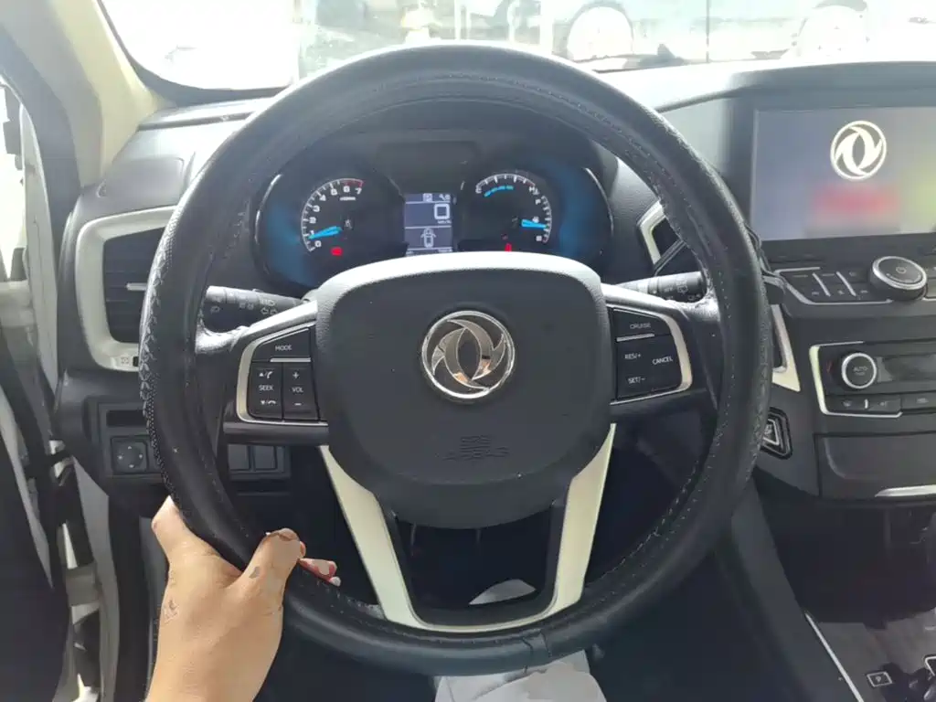 Dongfeng Aeolus Dongfeng Fengshen AX7 2015 2015 2.0L Automatic Smart Ease