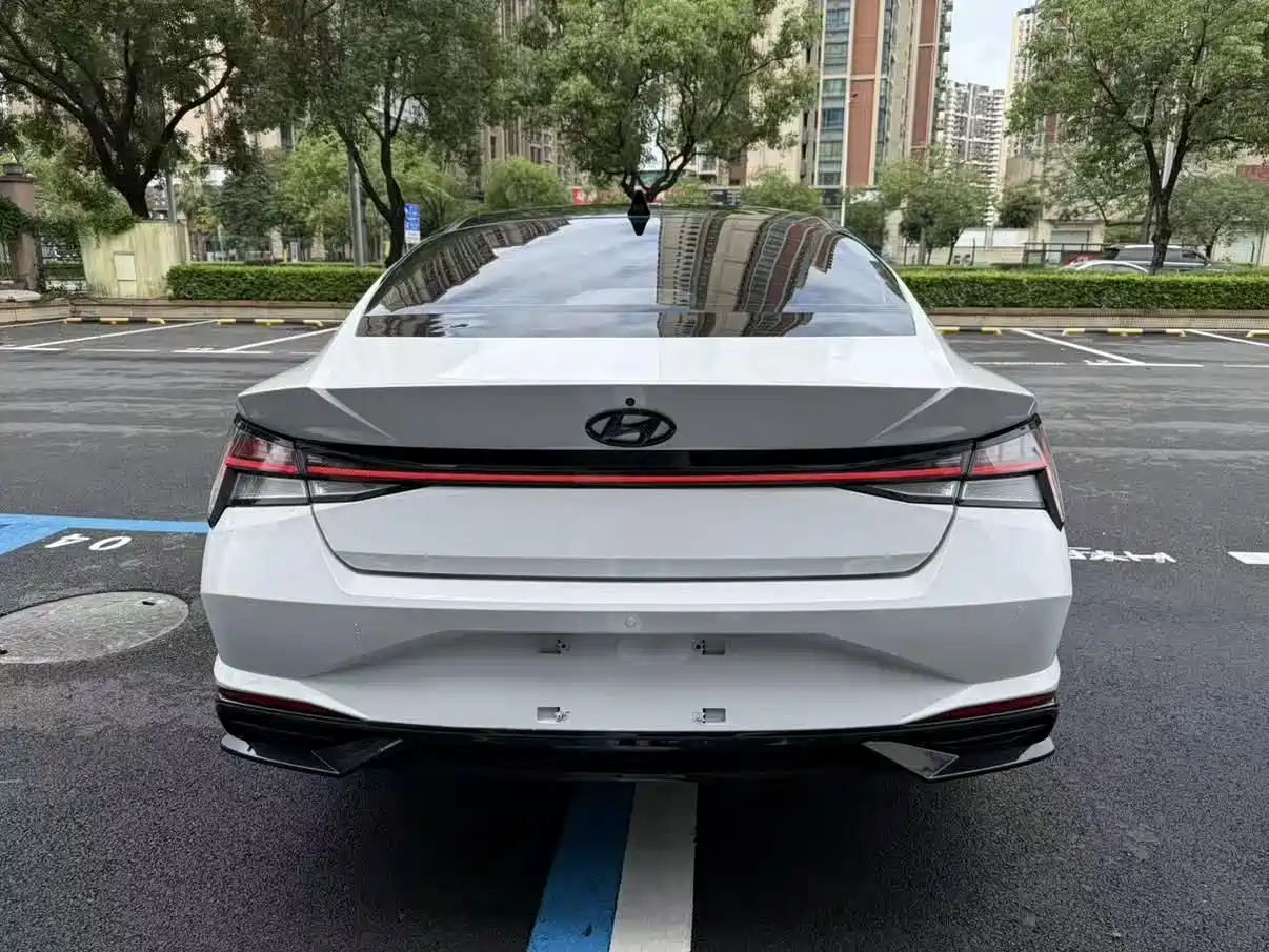 Hyundai Elantra 2022 1.5L CVT GLX Elite Edition фото 5