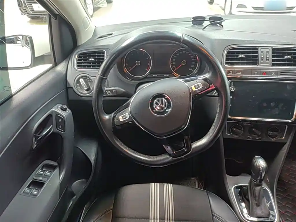 Volkswagen Polo 2018 1.5L Auto Comfort фото 11