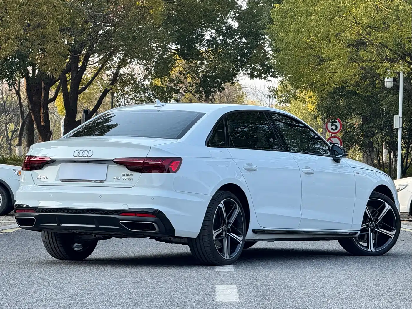 Audi A4L 2024 40 TFSI Luxury Dynamic фото 3