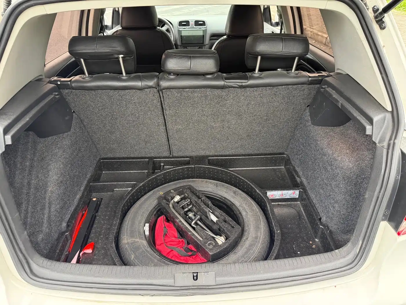 Volkswagen Golf 2012 1.6 Automatic Comfort Type фото 8