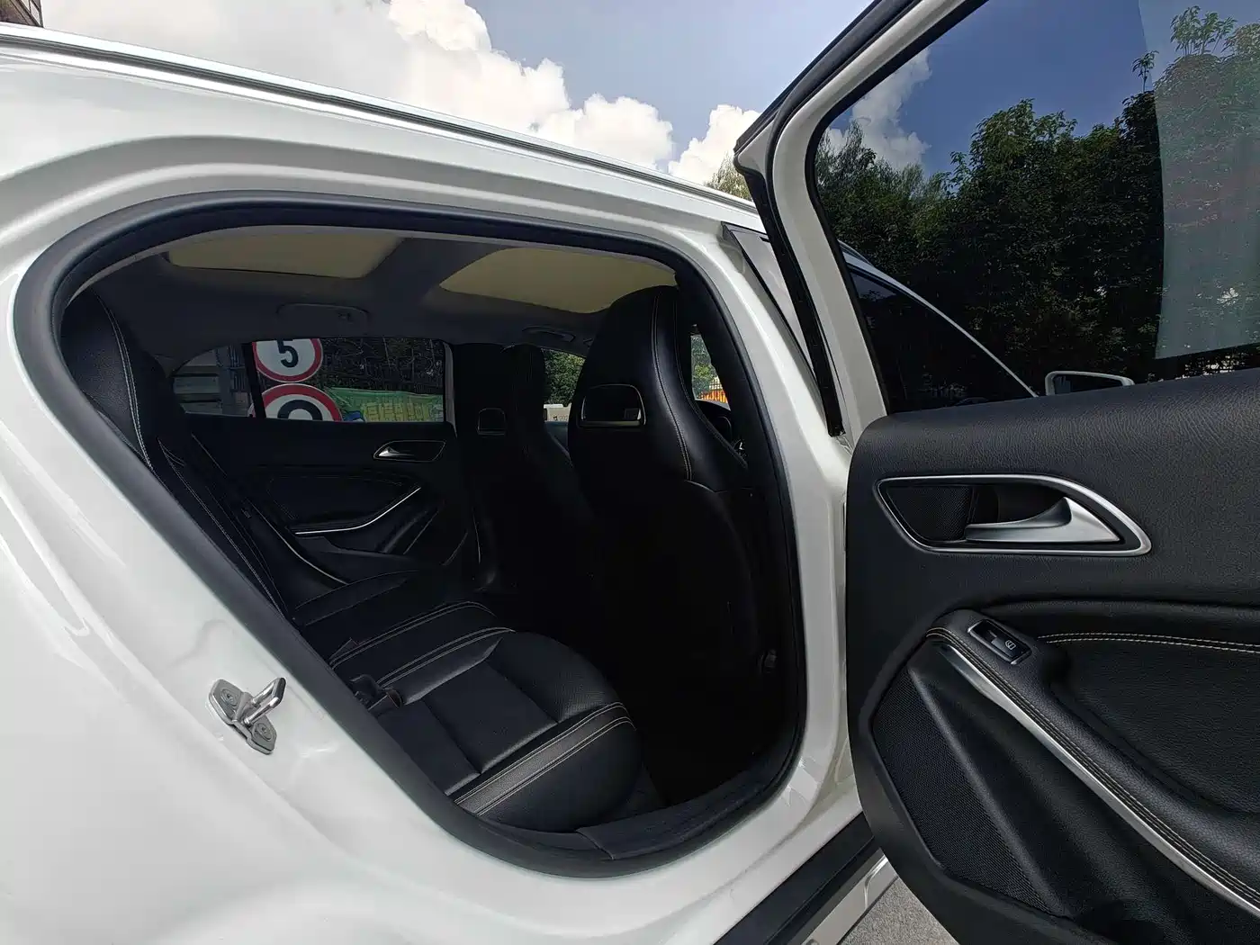 Mercedes-Benz GLA 2018 GLA 200 Dynamic фото 16