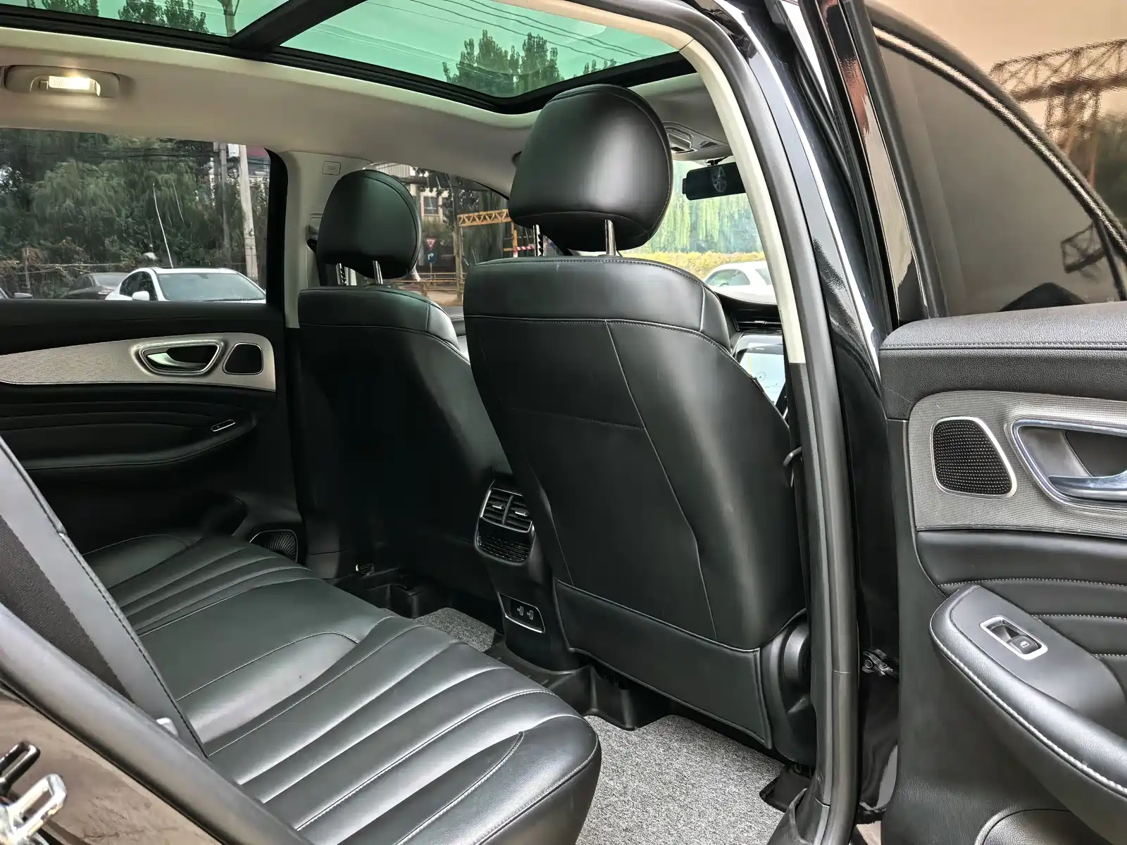 Photo 12 - Roewe RX5 MAX
