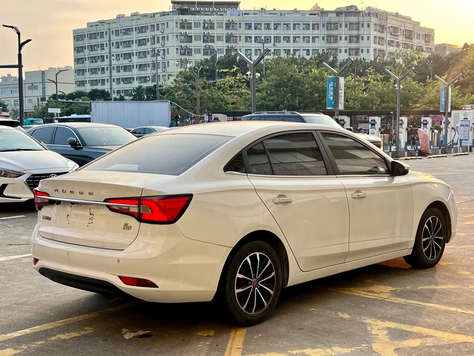 Фото 14 - Roewe i5